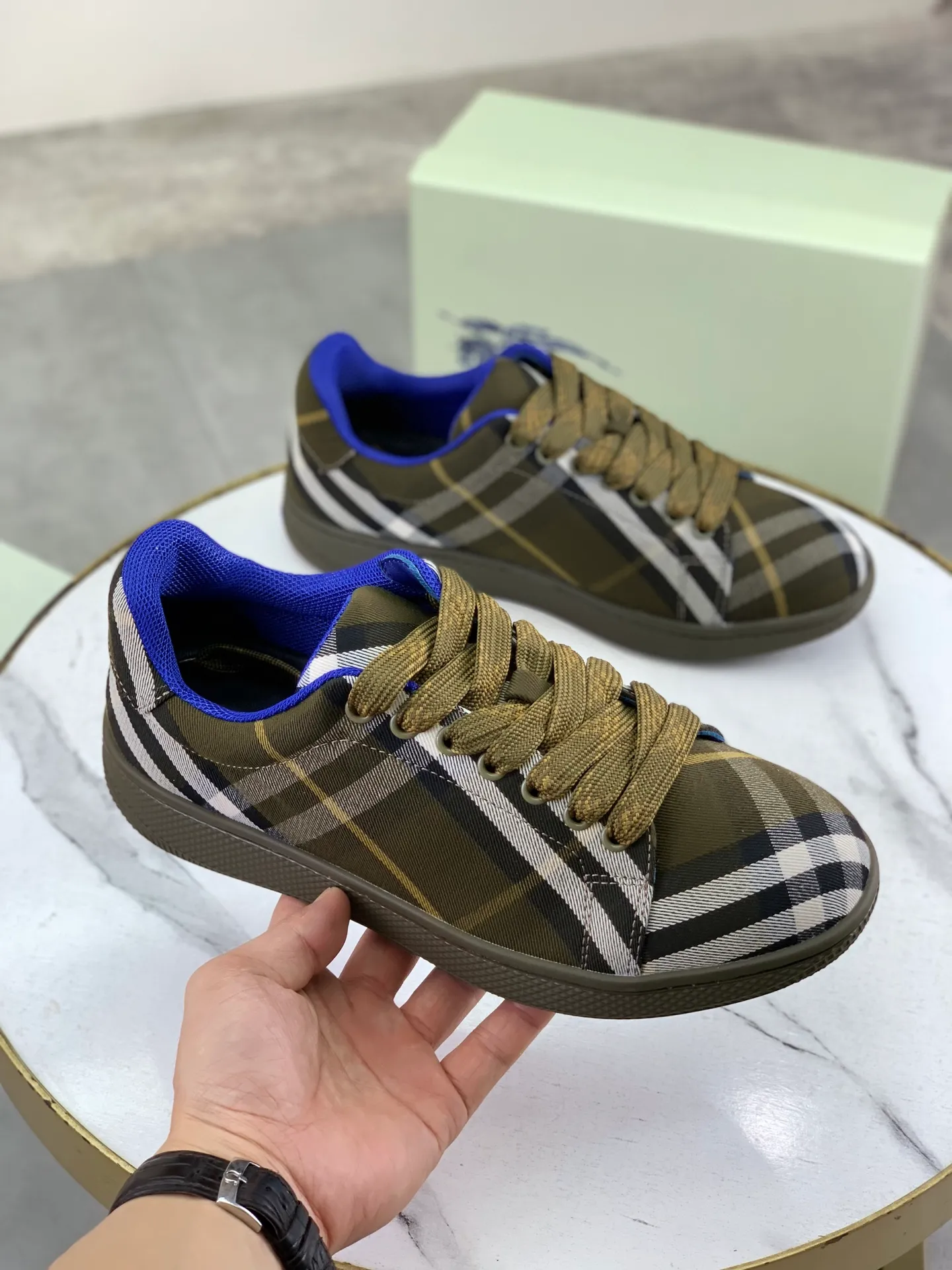 Factory price P580 [BURBERRY] Burberry - High-end quality original order - Upper: imported 🔝 original material - Lining: cowhide lining, feet; water-dyed cowhide - Outsole: ultra-light TPR rubber; two-color molded outsole - Super high quality control · Fine workmanship: highlighted (high-end, extravagance, grade) -Size: 38-46 (Male 38 46 can be customized) · Color: 4️⃣ colors available
